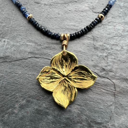 18K Gold Hydrangea Sapphire Necklace
